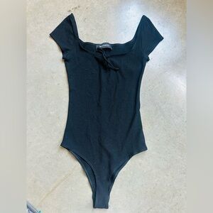 Reformation black square neck ribbed bodysuit Xs